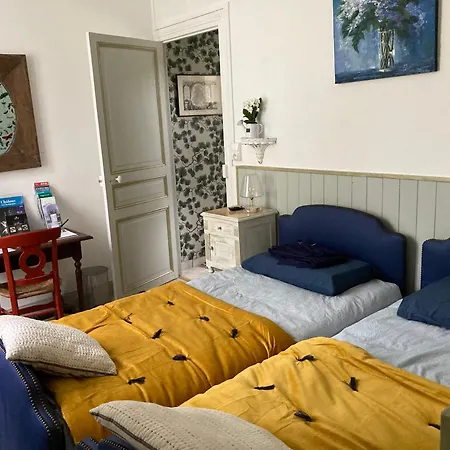 Деревянный коттедж Domaine De La Renardiere - Et D'hotes A La Veuve