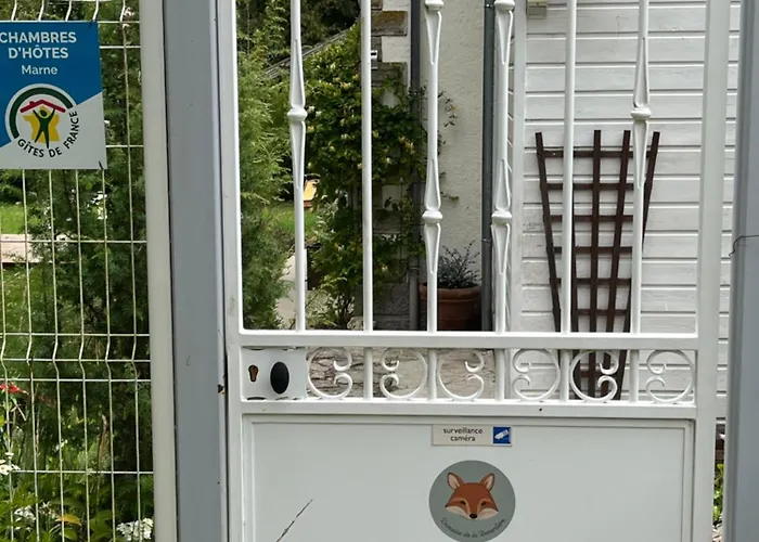 Domaine De La Renardiere - Et D'hotes A La Veuve Lodge *