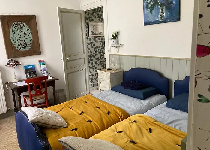 Lodge Domaine De La Renardiere - Et D'hotes A La Veuve